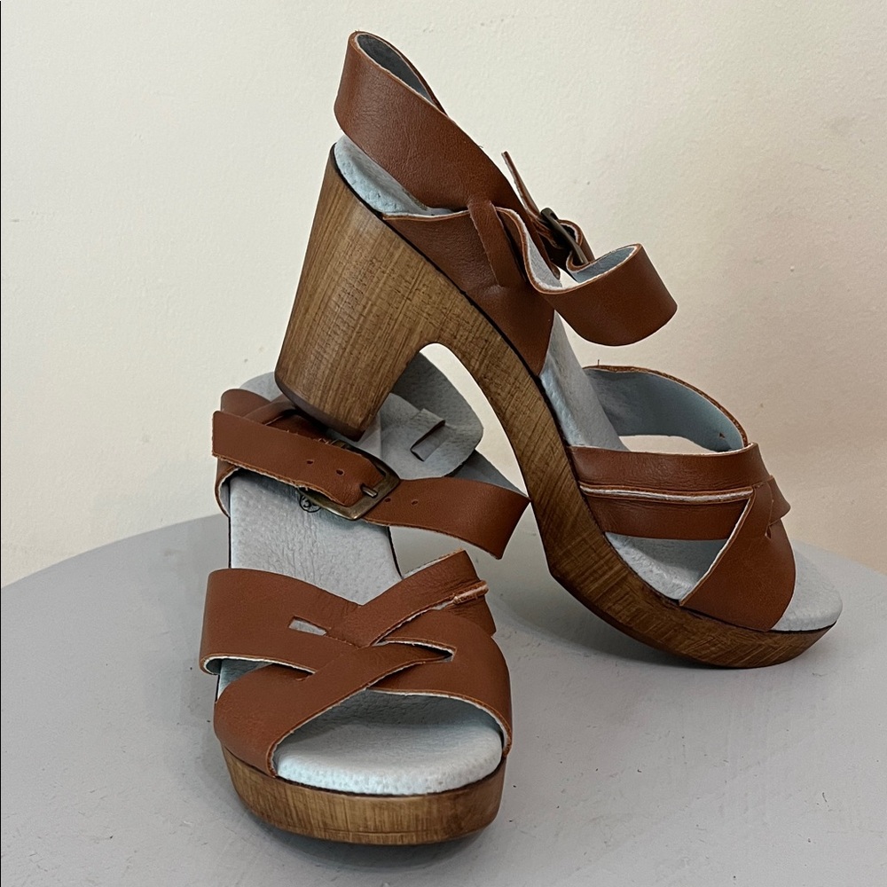 NWT Eric Michael Made in Portugal Tan Leather Platform Sandals